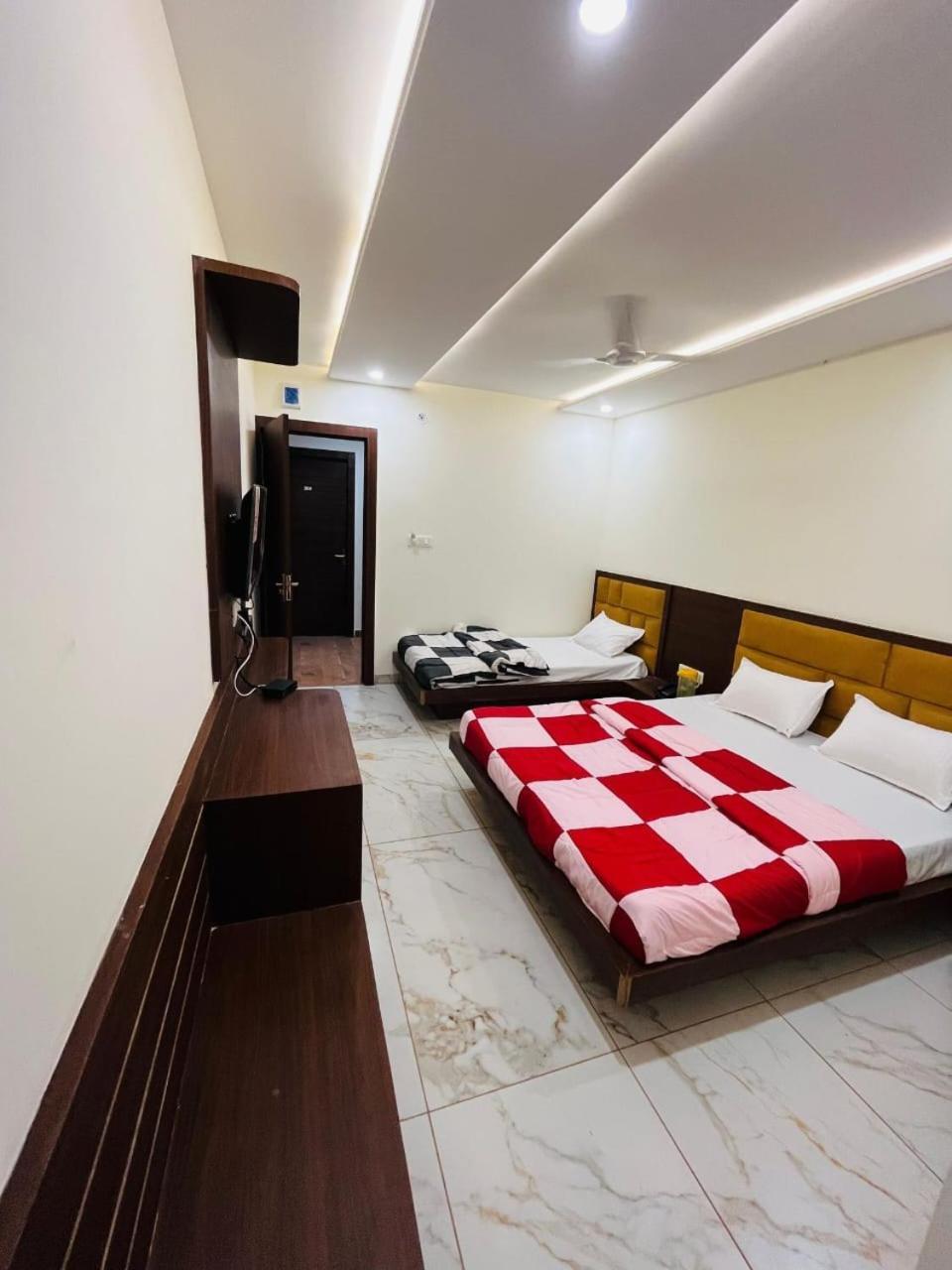 Hotel Prakasham Ujjain Exterior foto