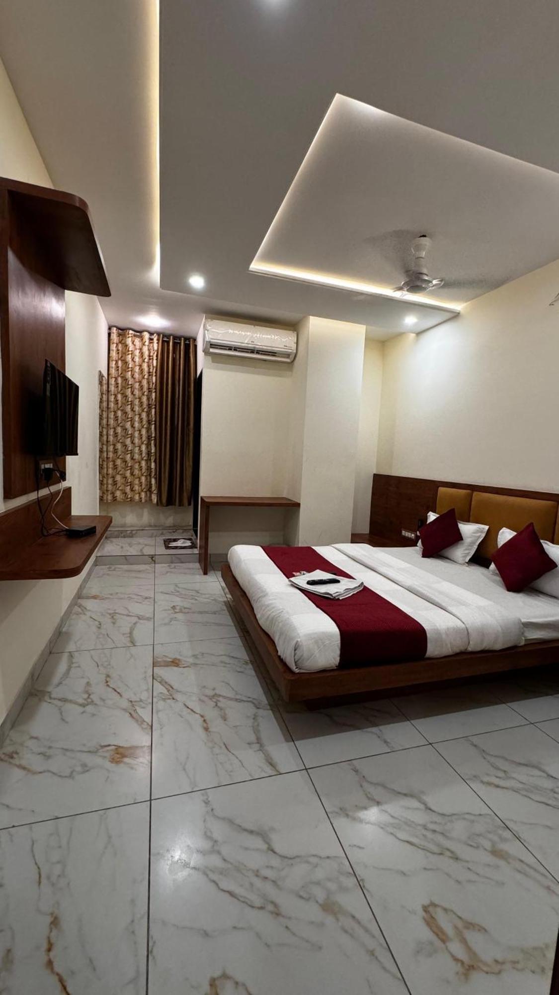 Hotel Prakasham Ujjain Exterior foto