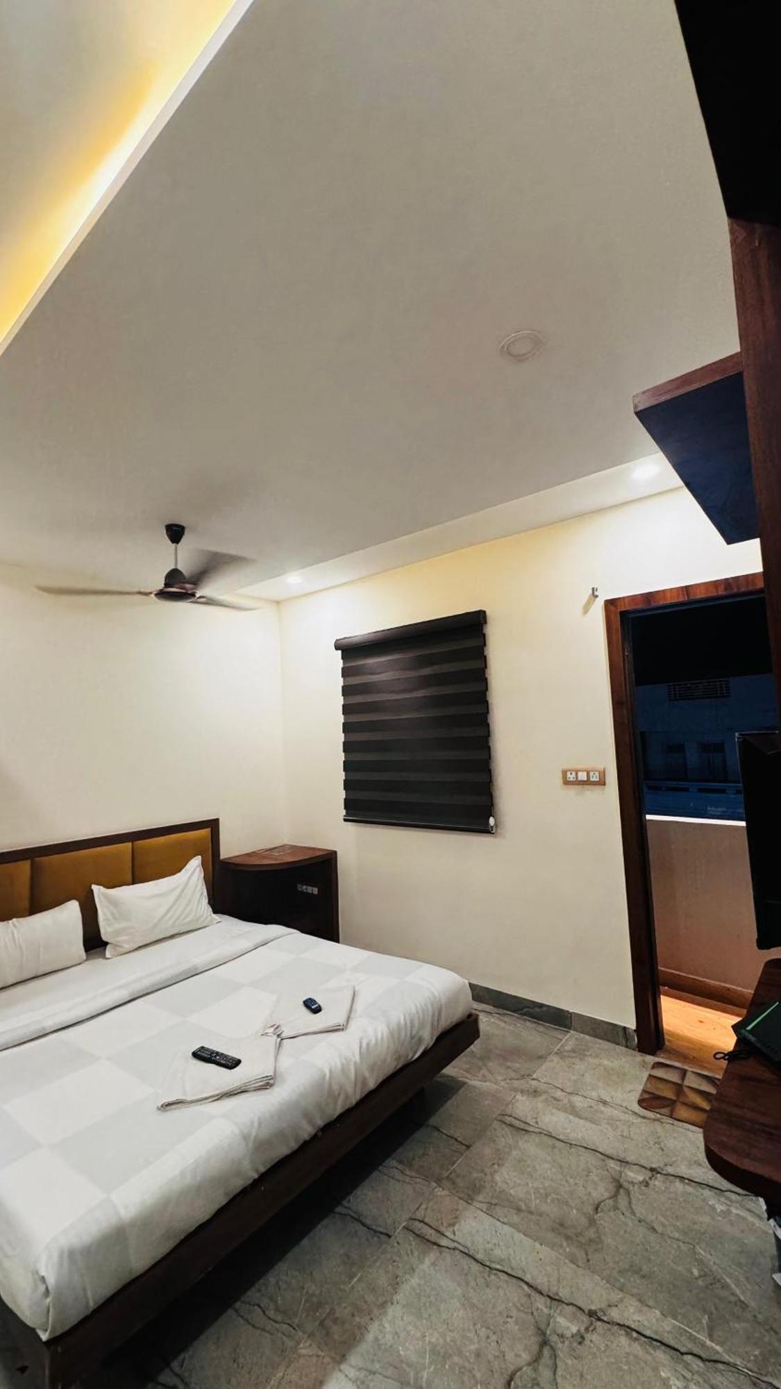 Hotel Prakasham Ujjain Exterior foto