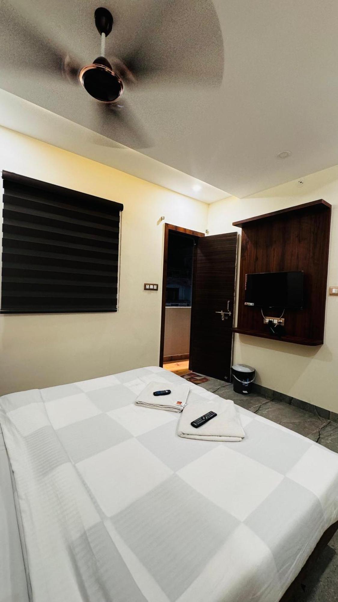 Hotel Prakasham Ujjain Exterior foto
