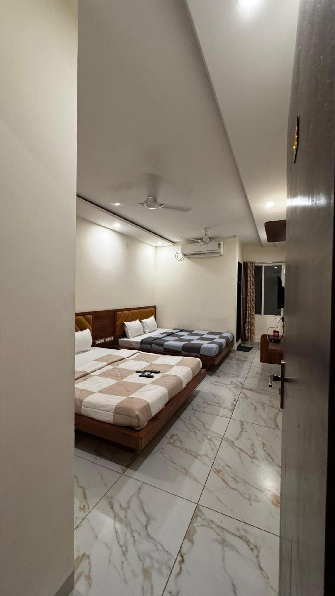 Hotel Prakasham Ujjain Exterior foto
