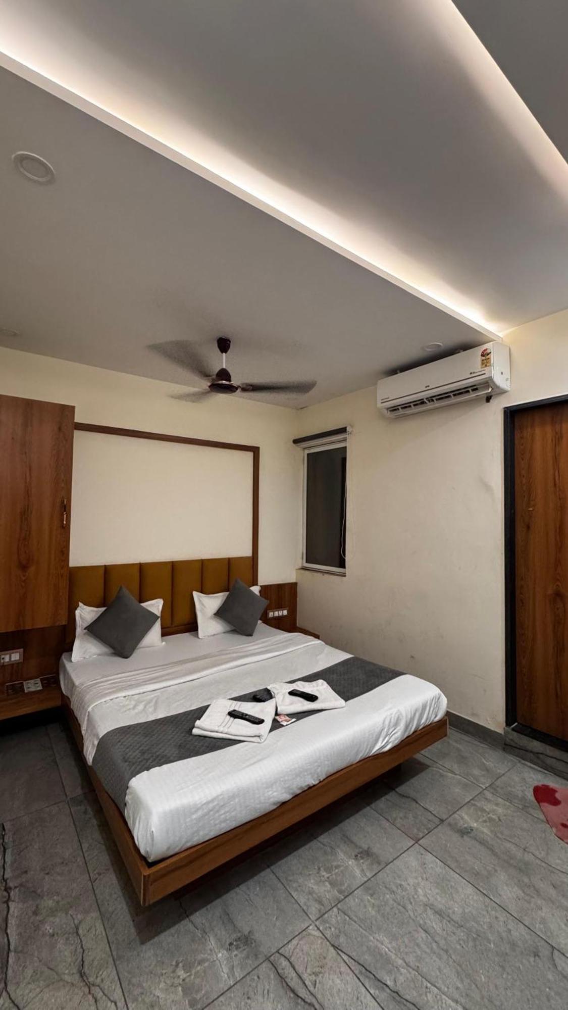 Hotel Prakasham Ujjain Exterior foto